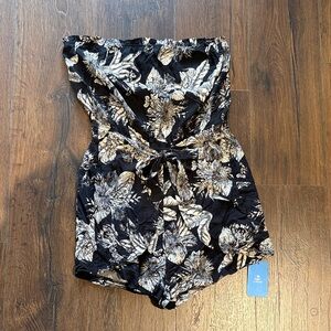 NWT Cupshe Black and Cream Floral Romper Large L